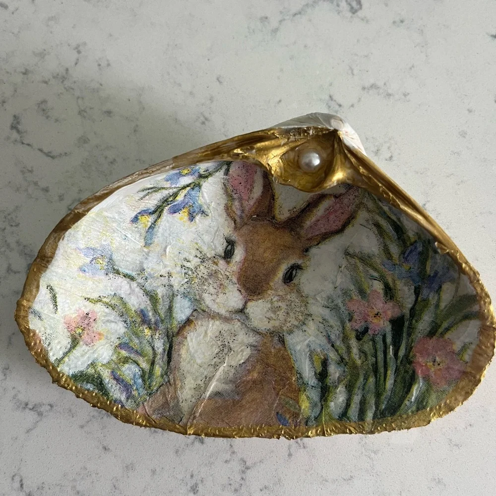 Decoupage Easter bunny shell - Picture 3 of 11